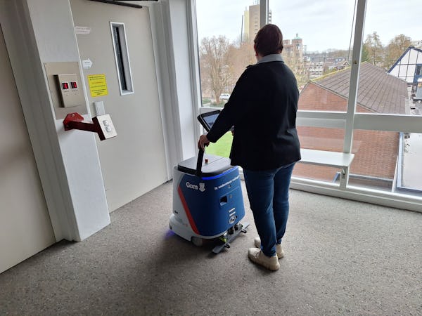 Gom approaches cleaning robotisation as a people decision, not a cost decision