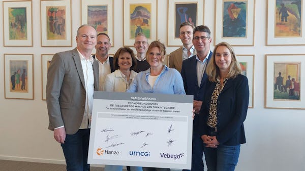 Hanze, UMCG and Vebego open joint research on integrating cleaners and nursing staff